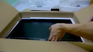 Unboxing/Unpacking, Installing Samsung 24 inch S24D300HL LED Monitor