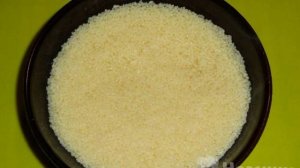 Кускус с луком и колбасой