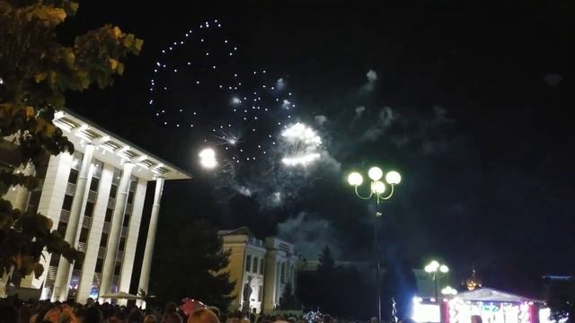 С Днём России Краснодар. Праздничный салют фейерверк. смотреть онлайн