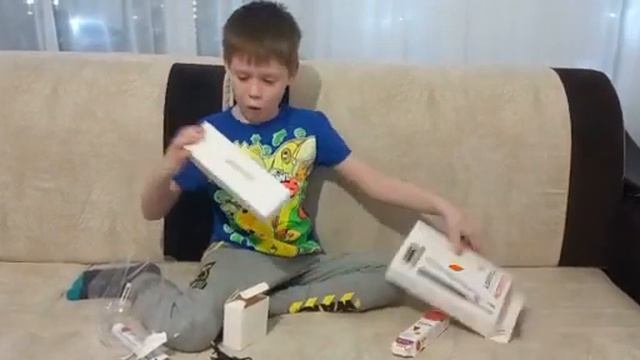 на др мне подарили ультразвуковую зуб. щетку GEOZON TOURIST. Распоковываем... ?? смотреть онлайн