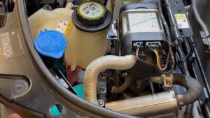 Range Rover Sport L320 coolant expansion tank replacement - low coolant level warning
