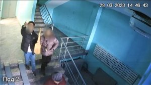 В подъезде нижневартовского дома «орудуют» непрошенные гости