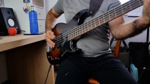 Yamaha BB435. 🔥🔥🔥 INCREÍBLE 5 cuerdas pasivo. (🇺🇸ENG🇬🇧 subs)