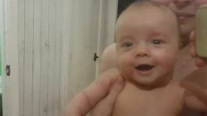 Разговорчивый малыш. Ребенок пытается разговаривать в 3 месяца. mp4