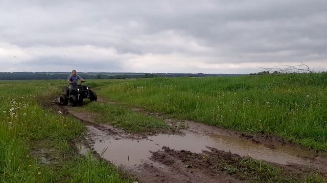 Батя на квадрике утирает нос молодым гонщикам смотреть онлайн