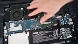 Acer Nitro 5 AN515-57-59F2 Установка SSD накопителей и смотрим что внутри.