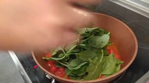 Лосось в сливочном соусе со шпинатом