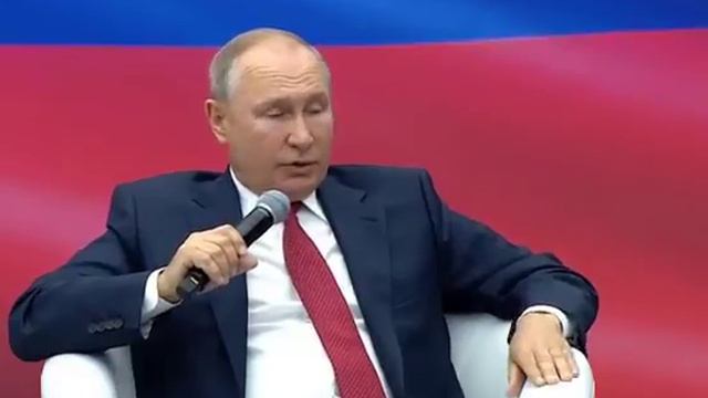 Отменил бы Пенсионную реформу, не надо было бы подачки раздлвать.И заметьте,после выборов! смотреть онлайн