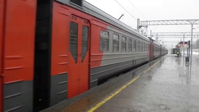 Электропоезд ЭД4М-0347 с сообщением "Нижегородская - Ольгино"