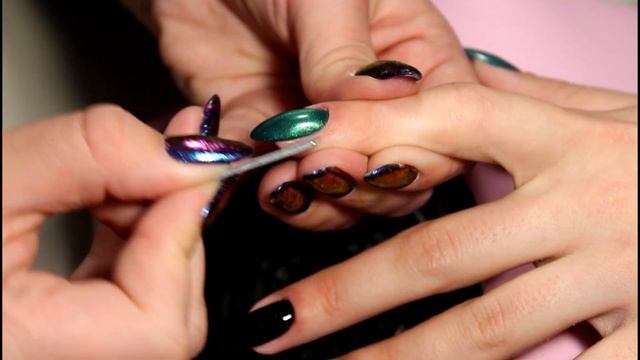 Как легко и быстро сделать красивый дизайн. Гель лак кошачий глаз.