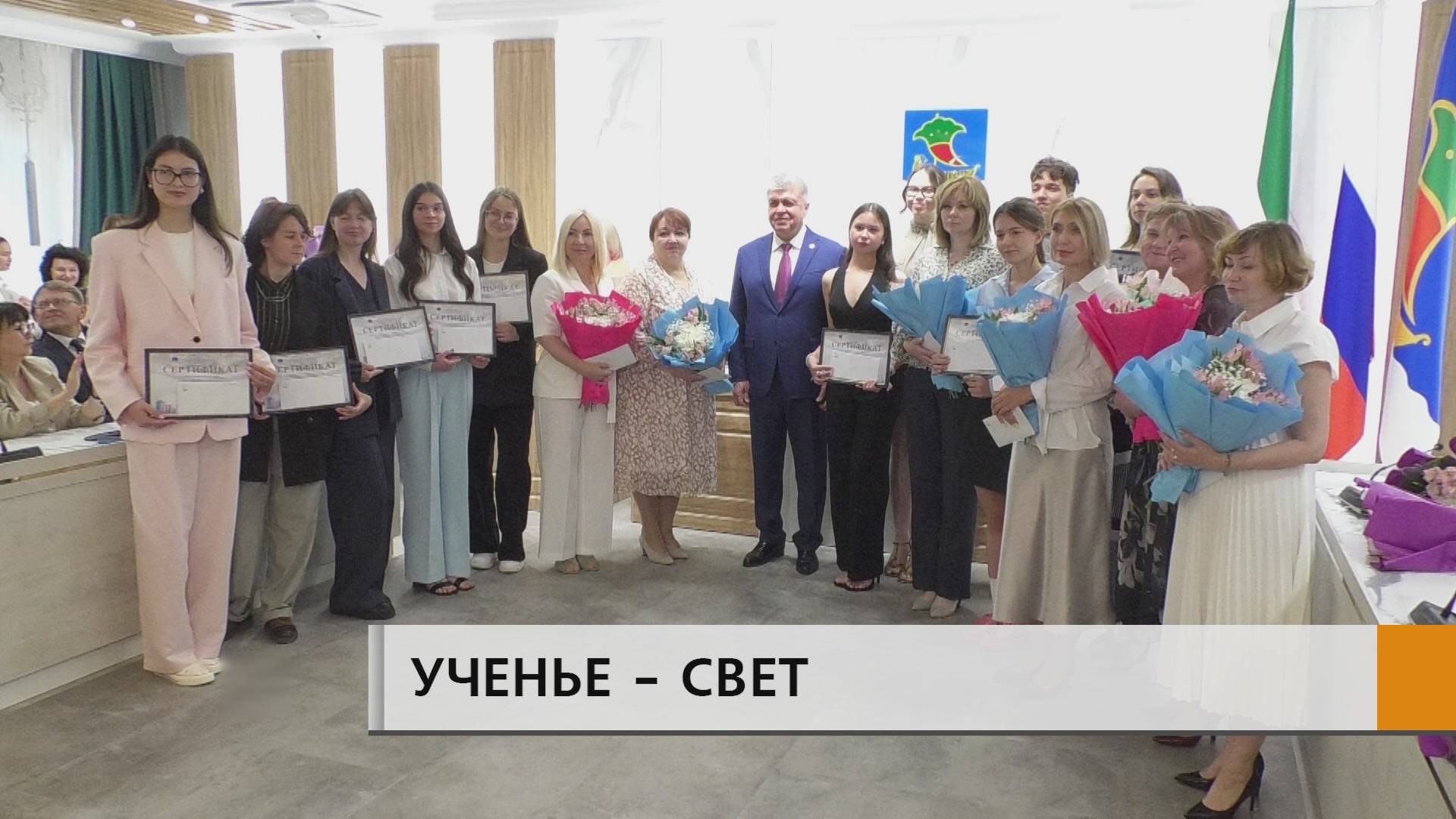 71 челнинский выпускник набрал на ЕГЭ 100 баллов.