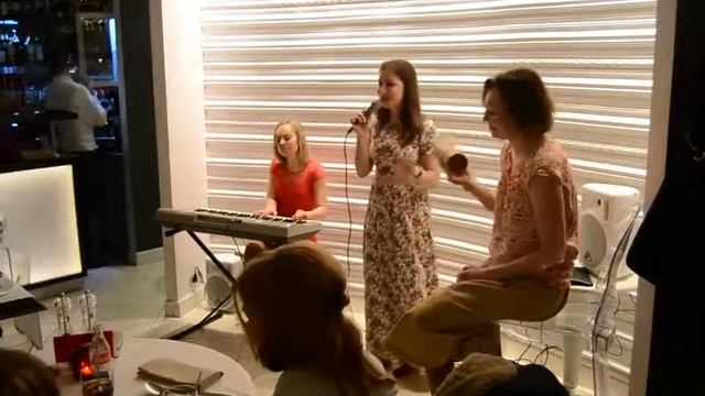 Мятный Февраль - Песня, летящая с крыш смотреть онлайн