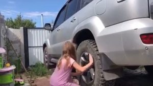 Замена заднего колеса на Toyota Prado