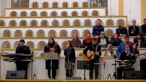 Много в мире путей и дорог / Песня