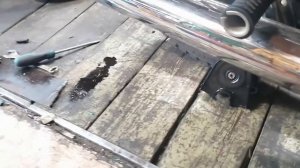 Теч масла со штока сцепления Ява 638