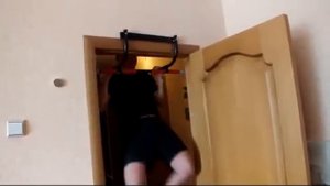 Отличное решение -- турник в дверной проем для дома