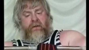 Дикуль на спор присел со штангой в 450 килограмм