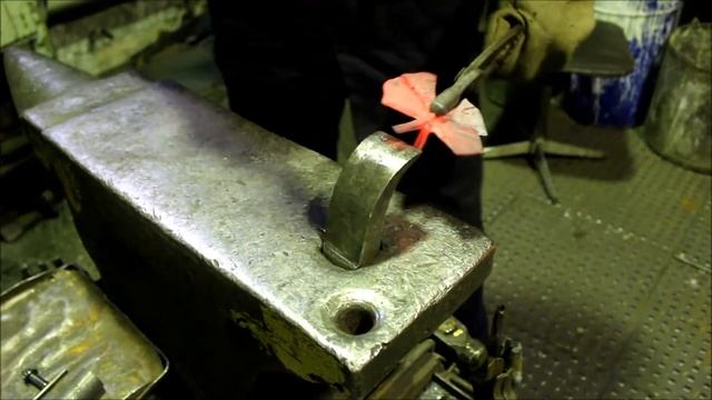 Blacksmithing butterfly. Ковка бабочки. сувениры своими руками. 1ч смотреть онлайн