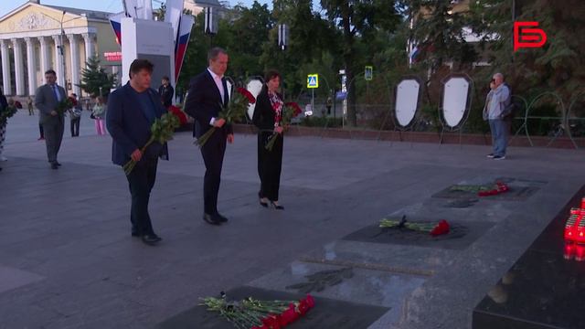 В День памяти и скорби в Белгороде на рассвете почтили память погибших воинов и мирных жителей