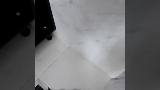 Протечка воды в тёплом полу под плиткой.
