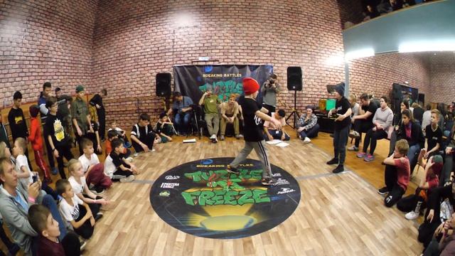 juniors top16 bboy Директор vs bboy Иван - брейкданс чемпионат TurtleFreeze Battle смотреть онлайн