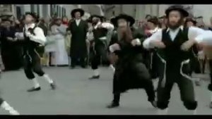 Еврейский блондин в чёрном ботинке