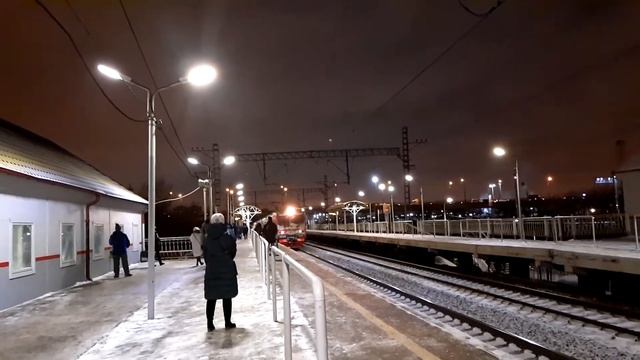 Электропоезд ЭТ2М - 131 на платформе "Сортировочная". смотреть онлайн