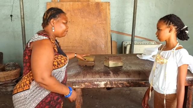 DIY HOW TO MAKE TIE DYE BATIK / TIE DYE BATIK MAKING IN GHANA, easy to make смотреть онлайн