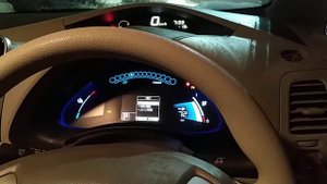 Настройка времени на Nissan Leaf Ze0 панель