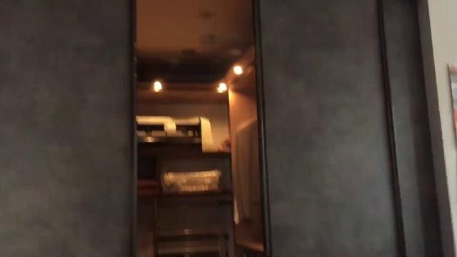 Межкомнатная перегородка с автоматичными дверями. смотреть онлайн