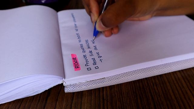 HOW TO WRITE A LITERARY ESSAY? смотреть онлайн