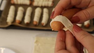 Слоеное тесто / Сосиски в слоеном тесте с кунжутом / Что приготовить? | Лариса Маковецки