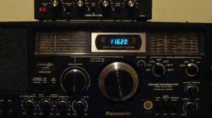 Panasonic RF-4900 shortwave receiver in action