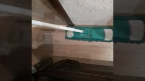 пролила воду, как помыть пол