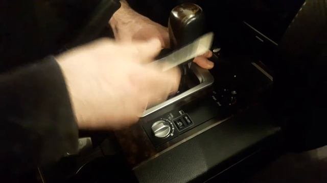 Как снять консоль на 200ку Toyota