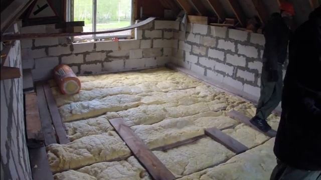 х/ф Утепляев: Укладка утеплителя в рулонах (Утепляев) в пол второго этажа смотреть онлайн