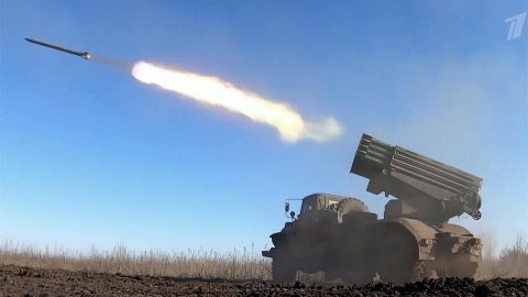 Российские подразделения ведут активное наступлени...лениях, в том числе на Донецком и Южно-Донецком