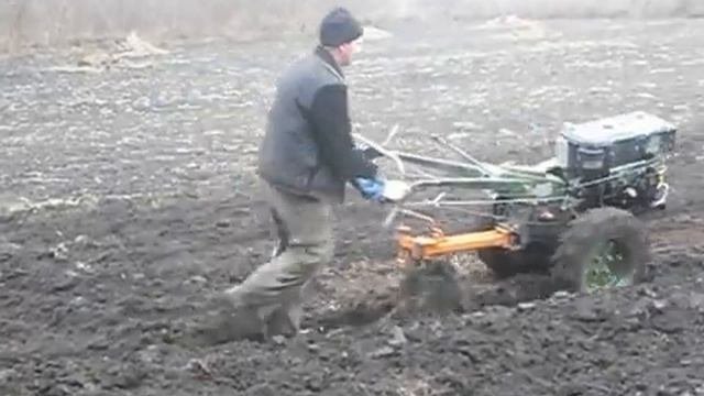 Пахота на мотоблоке Zirka
