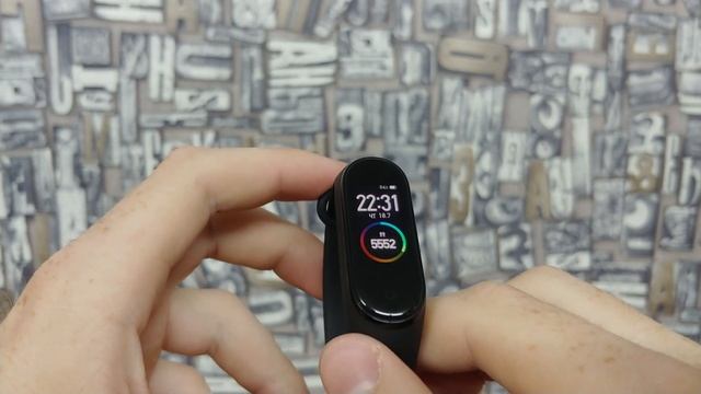 Распаковка Xiaomi mi band 4. Пламенный экран и другие изменения новой версии смотреть онлайн