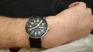 Макс стоит на гречке коленями