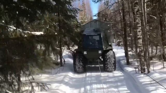 На вездеходах Тащим  избу на озеро за 40 км