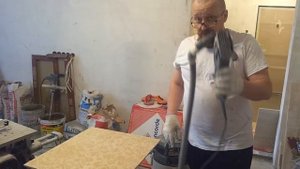 Резка плитки болгаркой и укладка плитки , в прихожей 1 часть