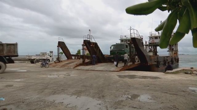 Самый грязный курорт на планете. запретный остров на Мальдивых смотреть онлайн