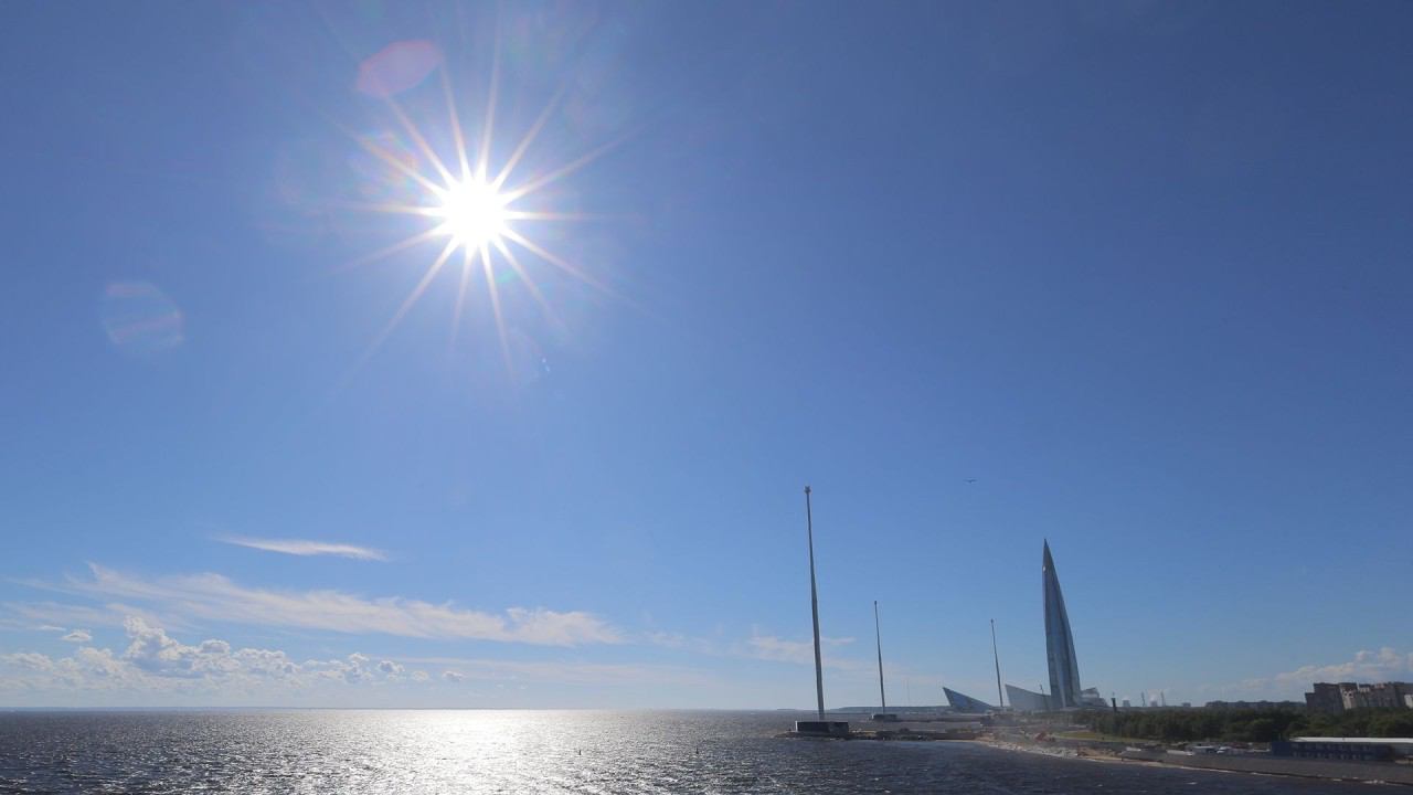 Вид на залив у метро Зенит и с Яхтенного моста в сильный ветер. Санкт-Петербург. 21.06.2024 г. смотреть онлайн