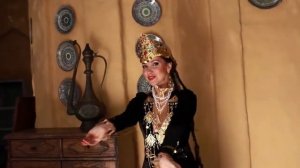 Узбекский танец, бухарский танец. Движения рук, головы, корпуса.