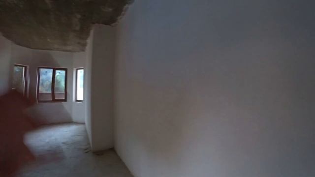 Большой дом с бассейном на 7 сотках земли.