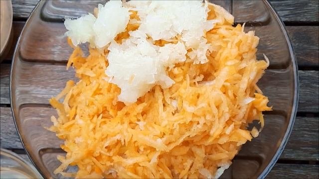 Тыквенники с чесноком и укропом - нежные оладьи из тыквы/Тыквенные дранники/Kürbispfannkuchen