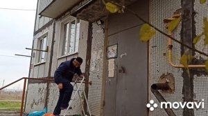 Установка прожектора возле подъезда