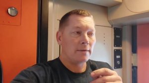 Поезда полные мест нет,кто уезжает из дома и куда все едут.Поезд в Санкт-Петербург.