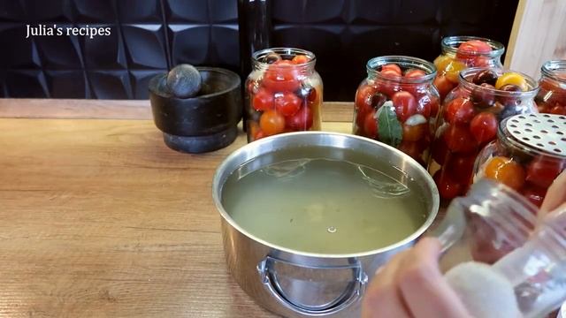 ? КАК у МАМЫ | МАРИНОВАННЫЕ ПОМИДОРЫ | Вкусный и быстрый рецепт Julia's recipes #маринованныетоматы смотреть онлайн